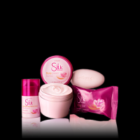 Guľôčkový dezodorant, telový krém a mydlo Silk Beauty